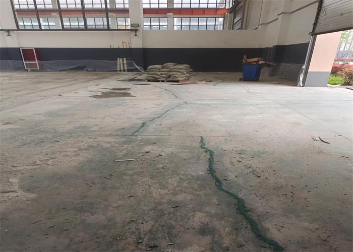 舊地面的修補.jpg 舊地面的修補.jpg