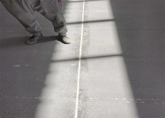 上固化劑前縫沒有干透.jpg 上固化劑前縫沒有干透.jpg