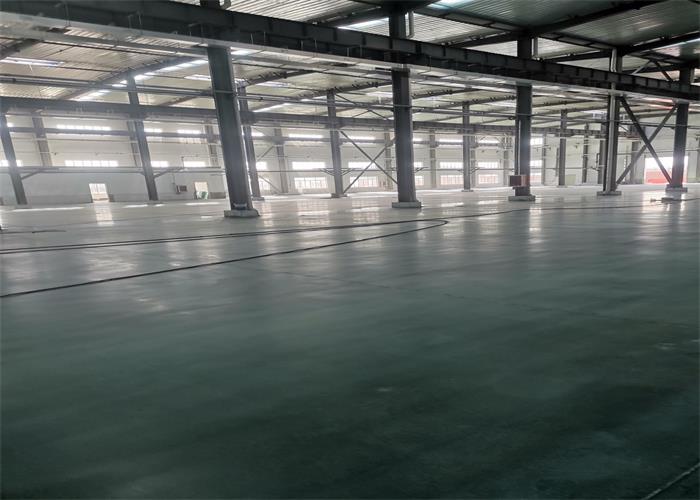 新樂某工廠金剛砂地坪施工中！